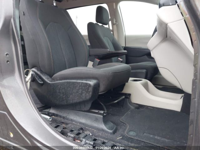 Photo 4 VIN: 2C4RC1CGXHR782225 - CHRYSLER PACIFICA 