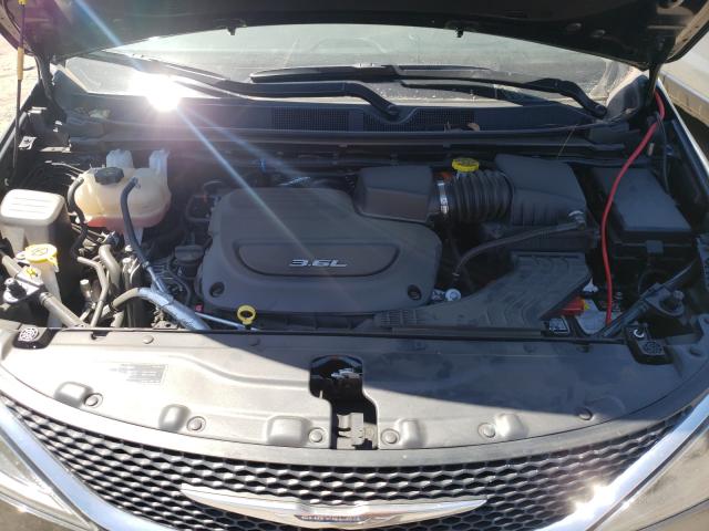 Photo 6 VIN: 2C4RC1CGXJR102717 - CHRYSLER PACIFICA 