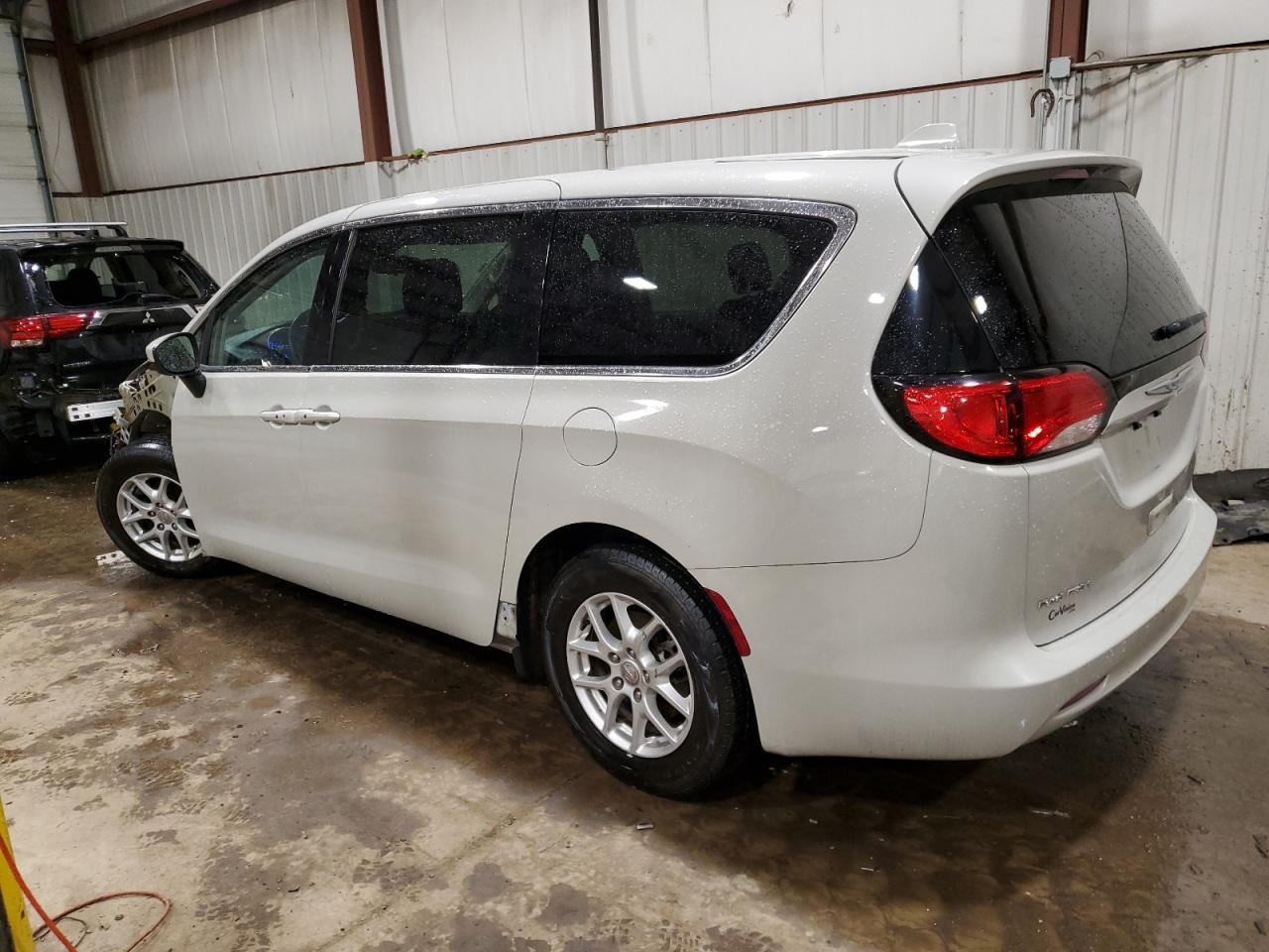 Photo 1 VIN: 2C4RC1DG0HR578015 - CHRYSLER PACIFICA 