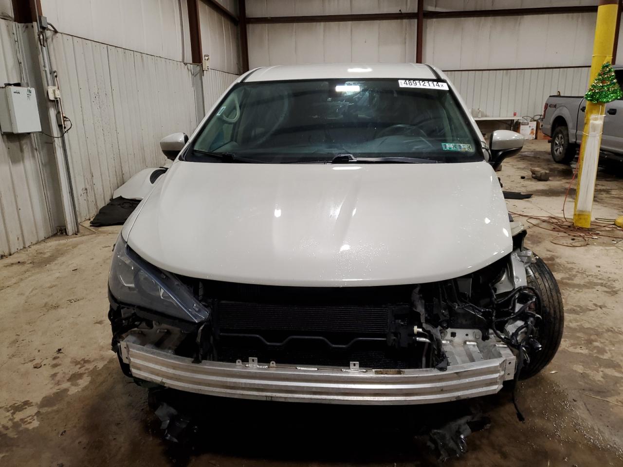 Photo 4 VIN: 2C4RC1DG0HR578015 - CHRYSLER PACIFICA 