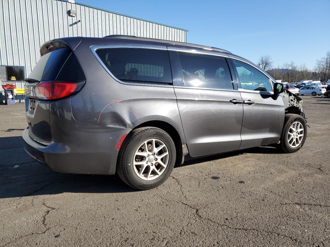 Photo 2 VIN: 2C4RC1DG0LR157744 - CHRYSLER VOYAGER 