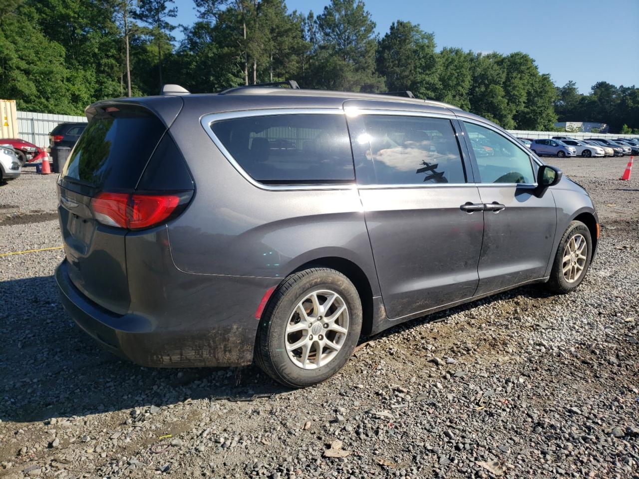 Photo 2 VIN: 2C4RC1DG0LR181977 - CHRYSLER VOYAGER 