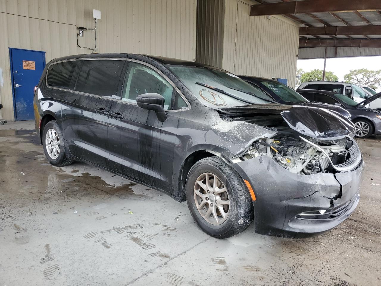 Photo 3 VIN: 2C4RC1DG6JR130383 - CHRYSLER PACIFICA 