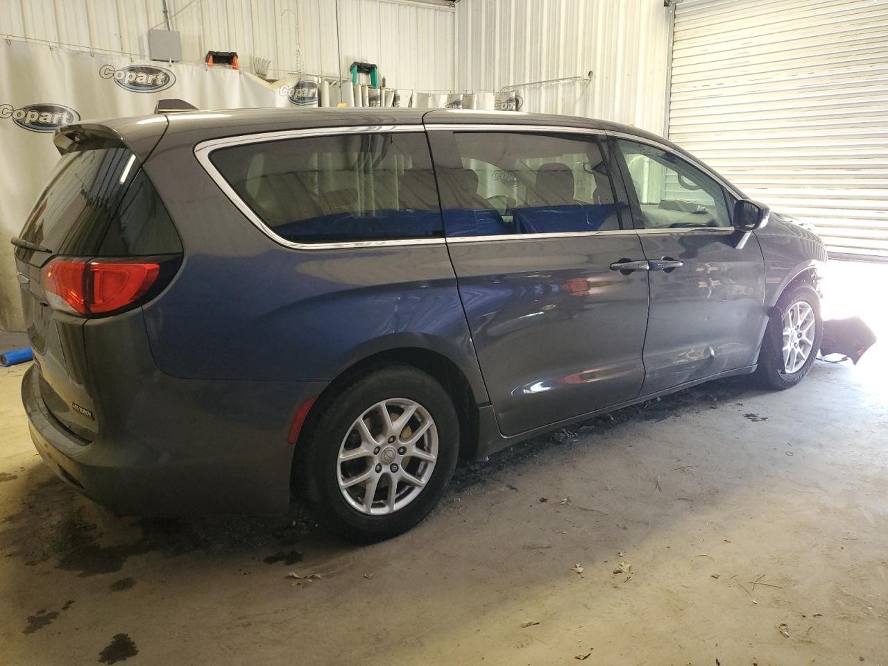 Photo 2 VIN: 2C4RC1DG8HR721633 - CHRYSLER PACIFICA 