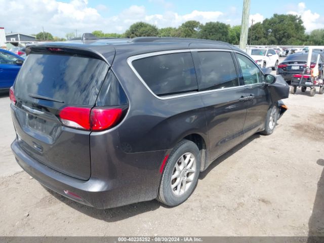 Photo 3 VIN: 2C4RC1DG8LR182052 - CHRYSLER VOYAGER 