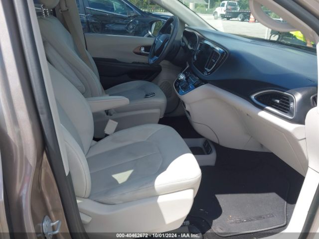 Photo 4 VIN: 2C4RC1DGXHR537293 - CHRYSLER PACIFICA 