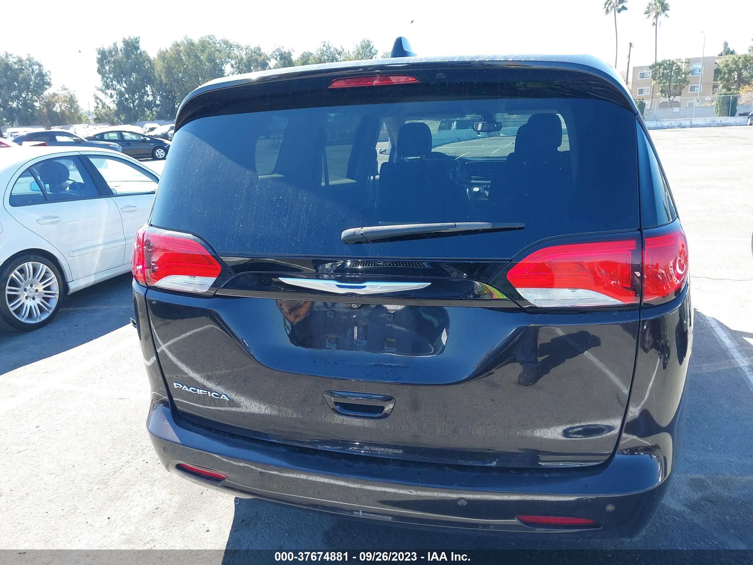 Photo 15 VIN: 2C4RC1DGXHR794647 - CHRYSLER PACIFICA 