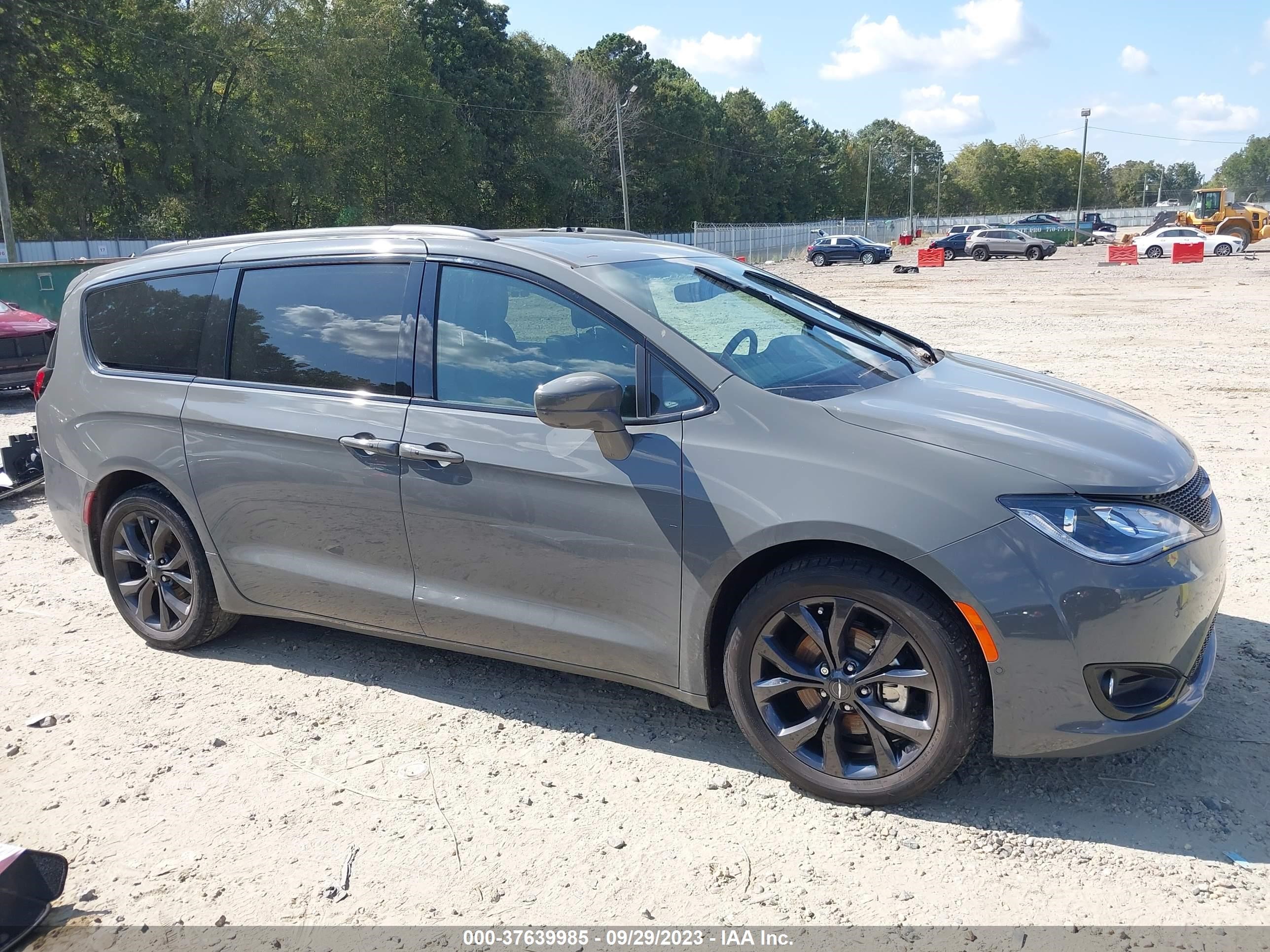 Photo 12 VIN: 2C4RC1EG0LR252643 - CHRYSLER PACIFICA 