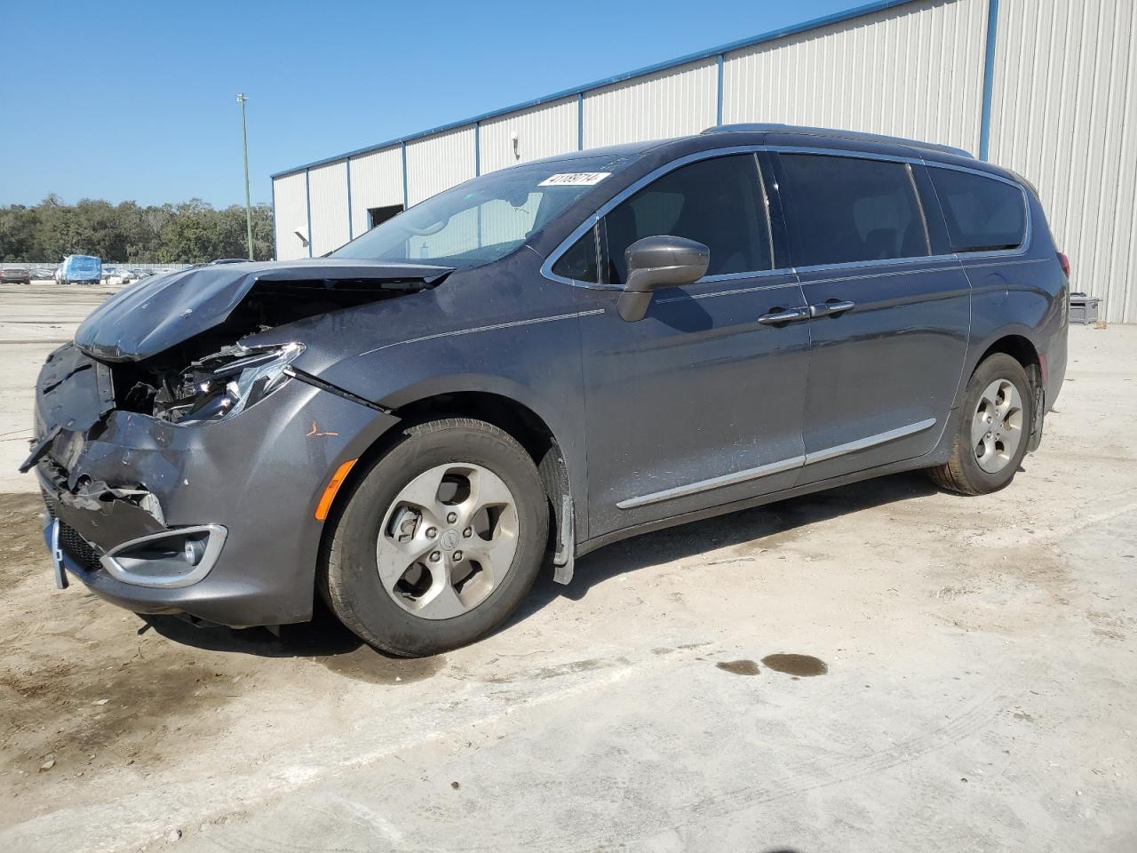 Photo 0 VIN: 2C4RC1EG1HR520641 - CHRYSLER PACIFICA 