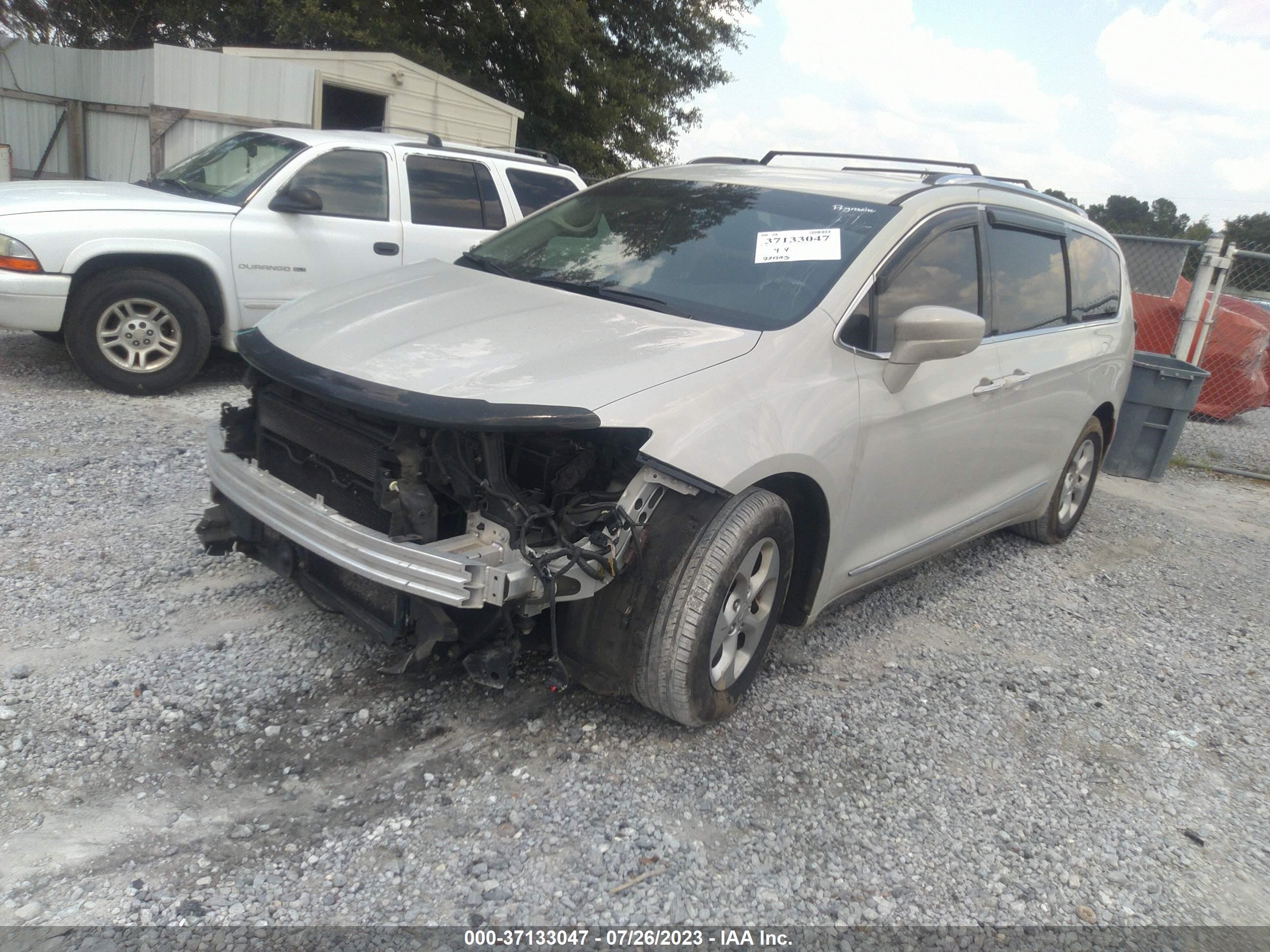 Photo 1 VIN: 2C4RC1EG1HR560024 - CHRYSLER PACIFICA 