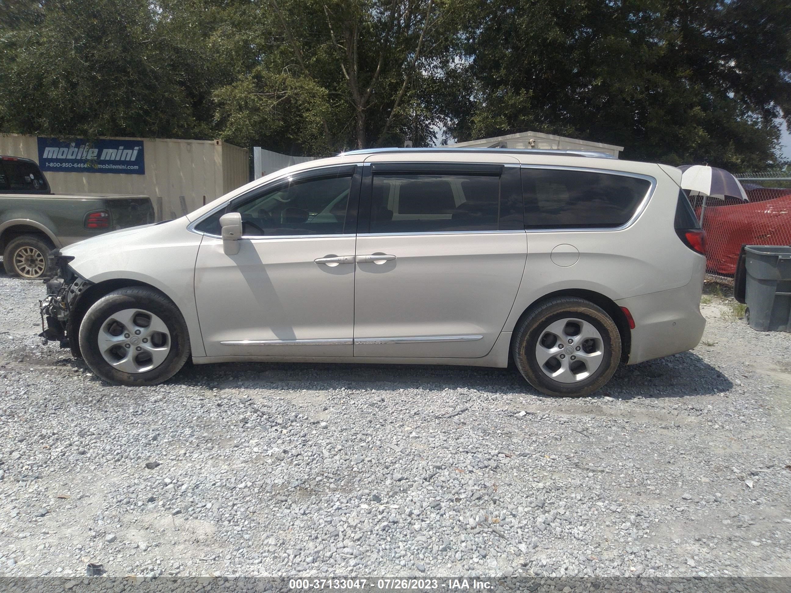 Photo 14 VIN: 2C4RC1EG1HR560024 - CHRYSLER PACIFICA 