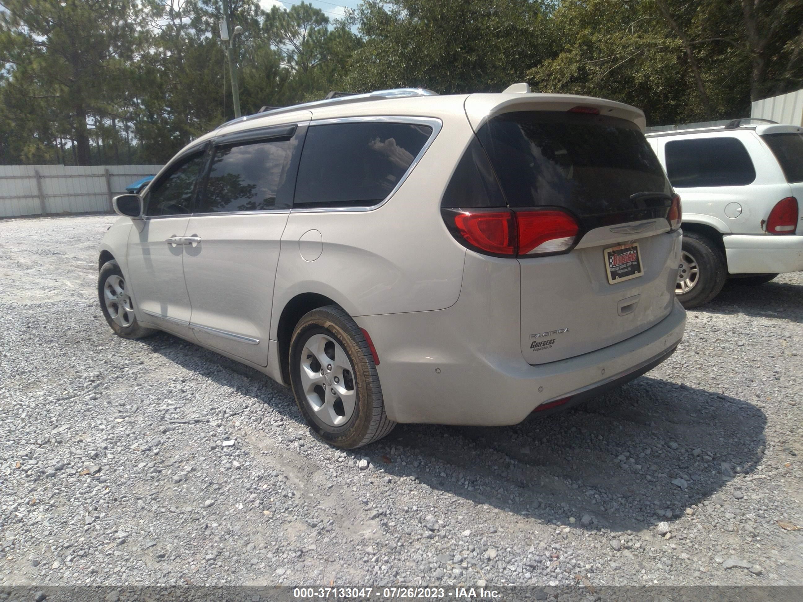 Photo 2 VIN: 2C4RC1EG1HR560024 - CHRYSLER PACIFICA 