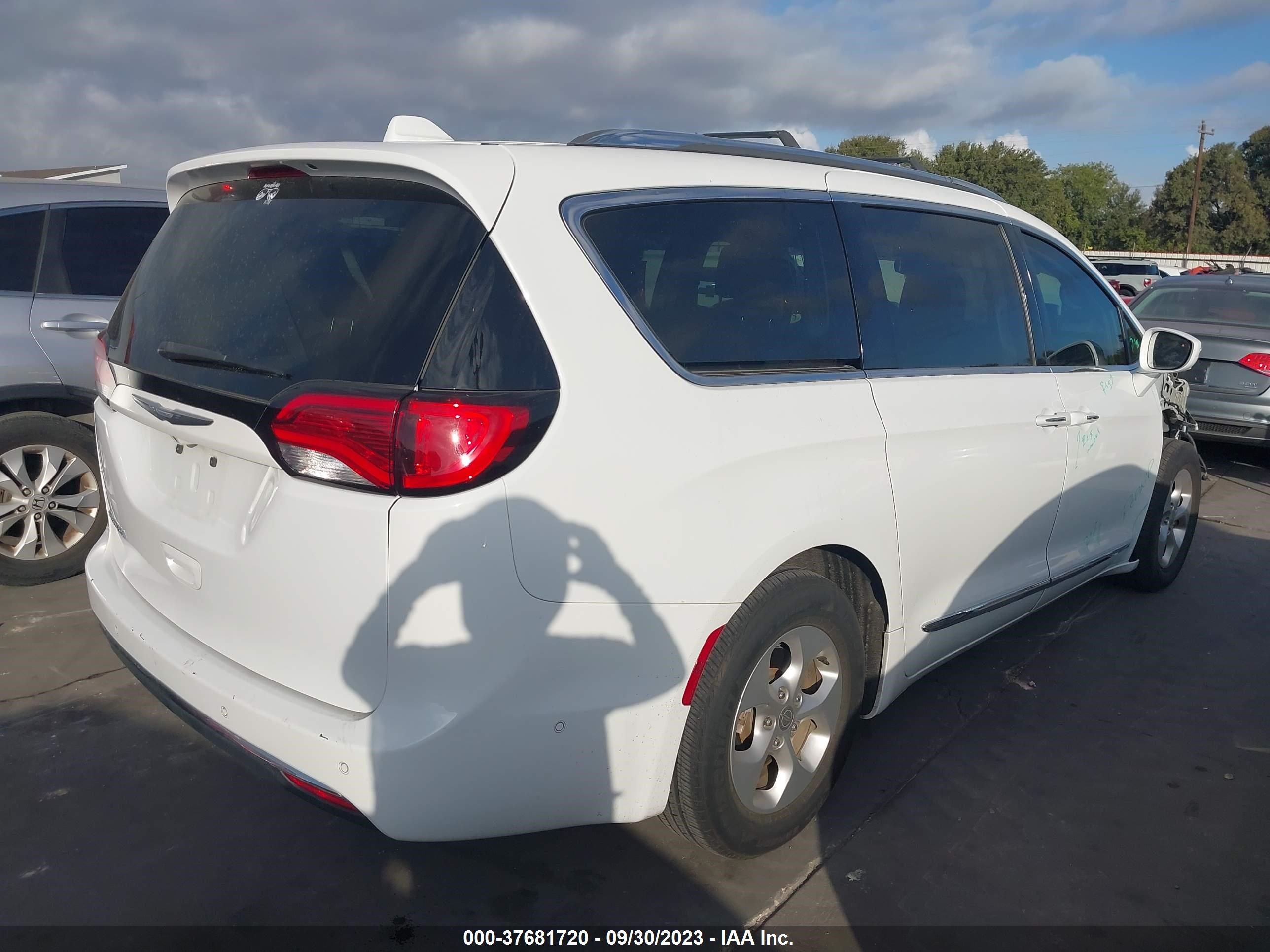 Photo 3 VIN: 2C4RC1EG1HR722024 - CHRYSLER PACIFICA 