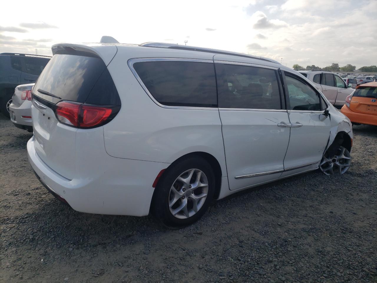 Photo 2 VIN: 2C4RC1EG1HR752513 - CHRYSLER PACIFICA 