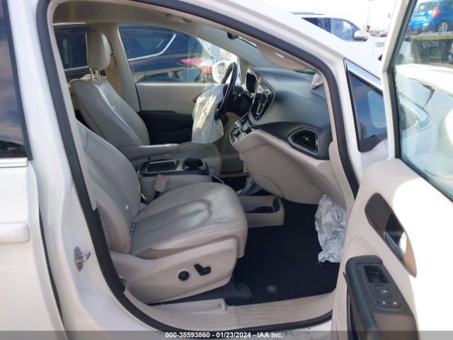 Photo 4 VIN: 2C4RC1EG3HR538641 - CHRYSLER PACIFICA 