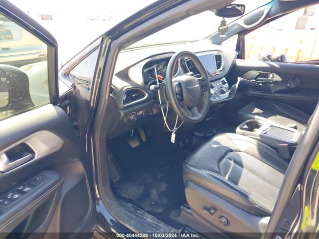 Photo 4 VIN: 2C4RC1EG3JR350451 - CHRYSLER PACIFICA 