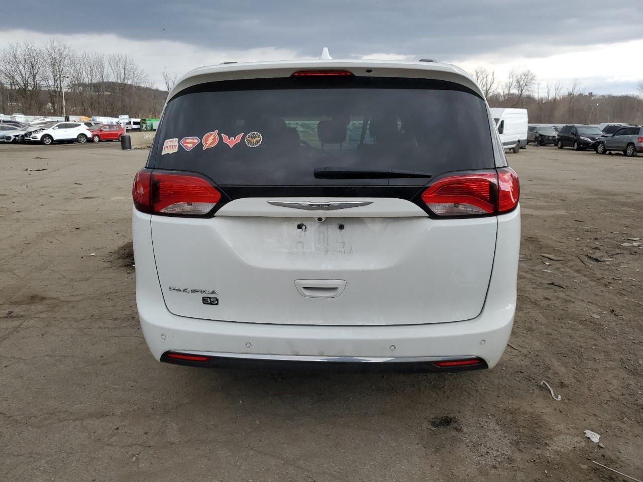 Photo 5 VIN: 2C4RC1EG3LR147210 - CHRYSLER PACIFICA 