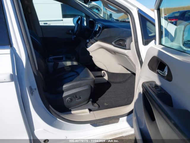 Photo 4 VIN: 2C4RC1EG4HR729727 - CHRYSLER PACIFICA 