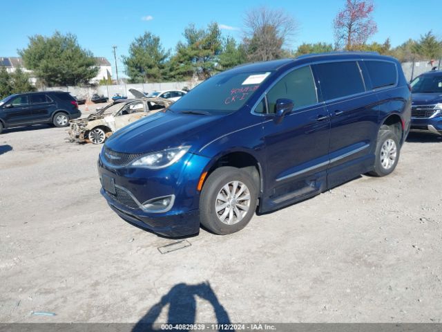 Photo 1 VIN: 2C4RC1EG4JR182867 - CHRYSLER PACIFICA 