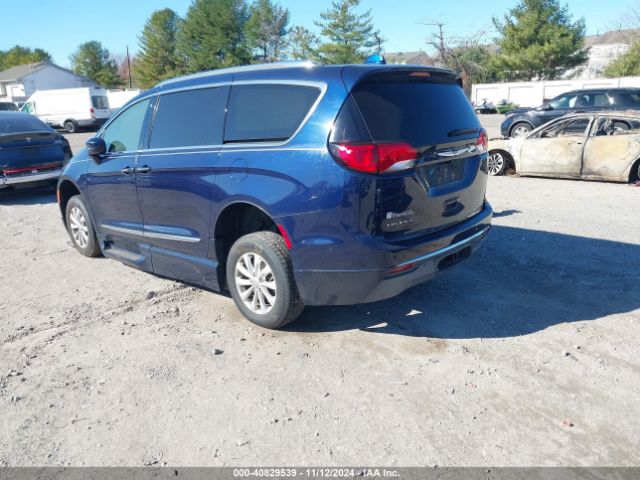 Photo 2 VIN: 2C4RC1EG4JR182867 - CHRYSLER PACIFICA 