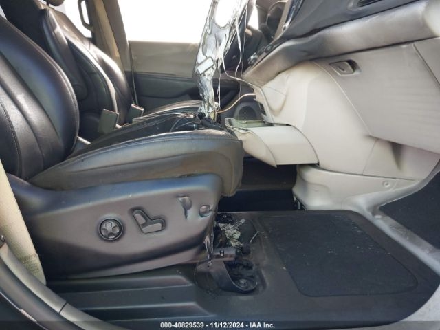 Photo 4 VIN: 2C4RC1EG4JR182867 - CHRYSLER PACIFICA 