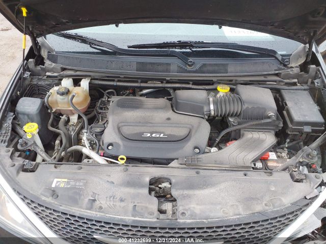 Photo 9 VIN: 2C4RC1EG4JR271466 - CHRYSLER PACIFICA 