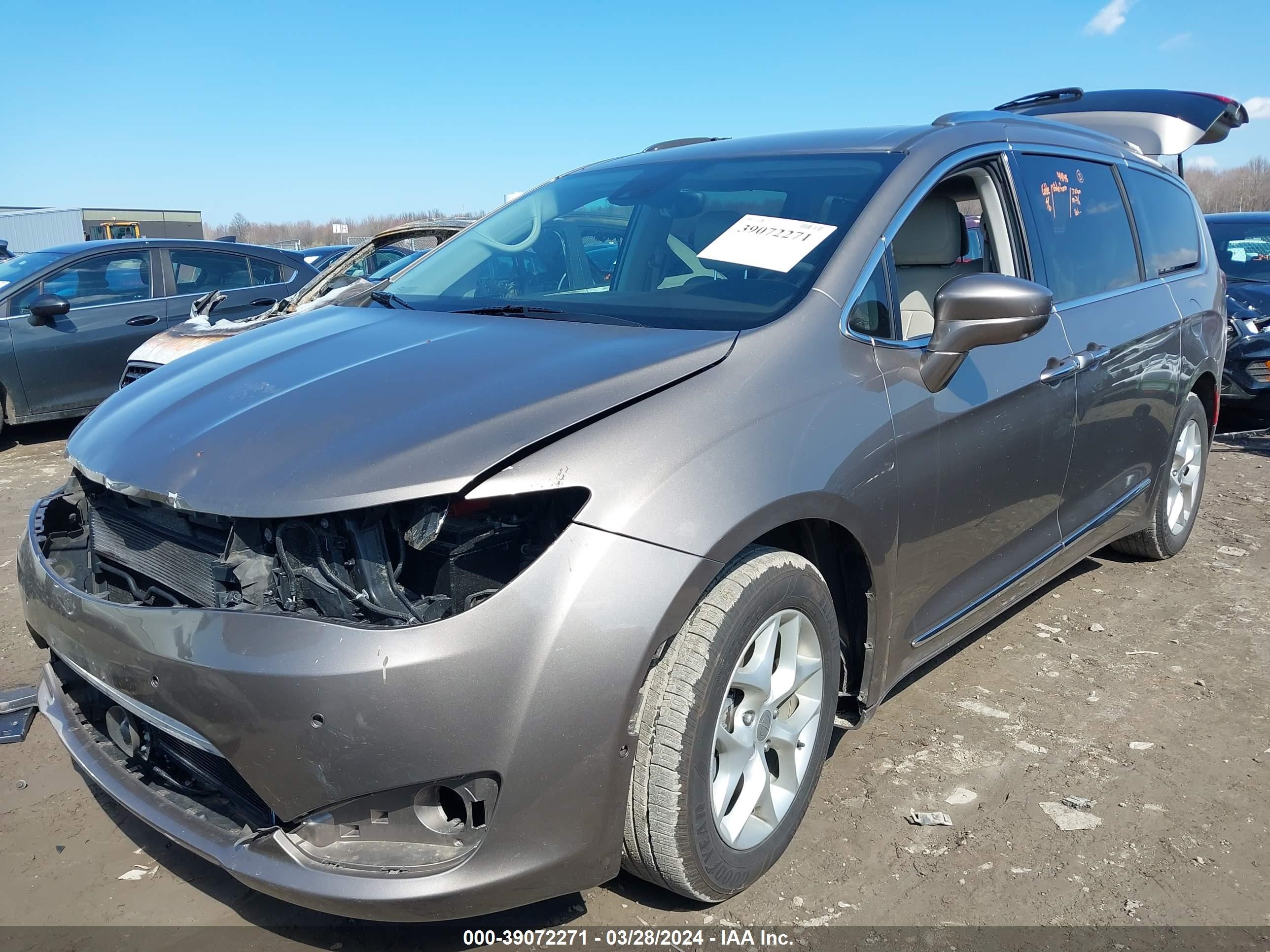 Photo 1 VIN: 2C4RC1EG5HR811479 - CHRYSLER PACIFICA 