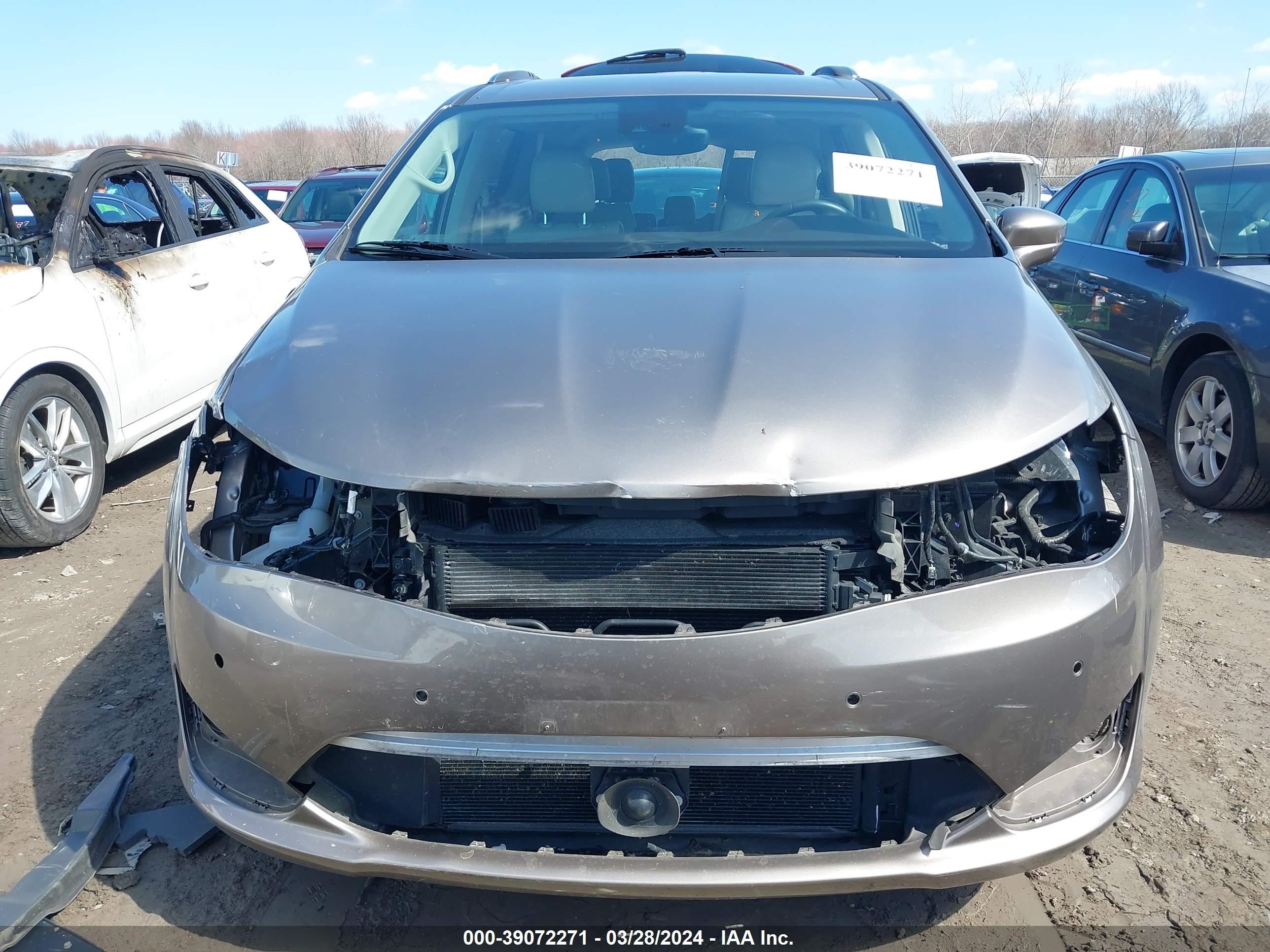 Photo 12 VIN: 2C4RC1EG5HR811479 - CHRYSLER PACIFICA 