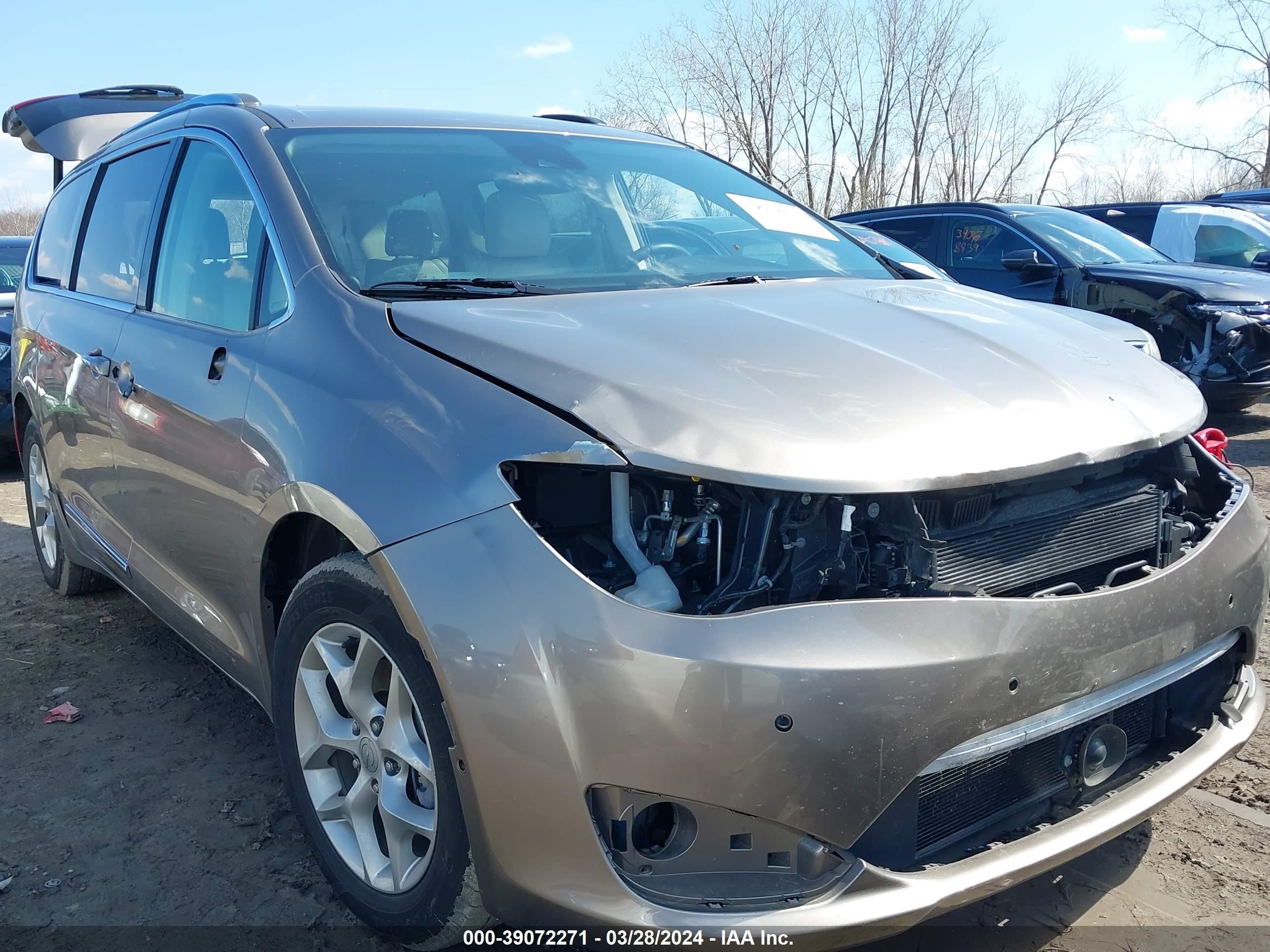 Photo 5 VIN: 2C4RC1EG5HR811479 - CHRYSLER PACIFICA 