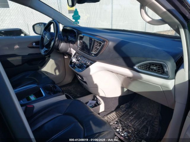 Photo 4 VIN: 2C4RC1EG5JR352606 - CHRYSLER PACIFICA 