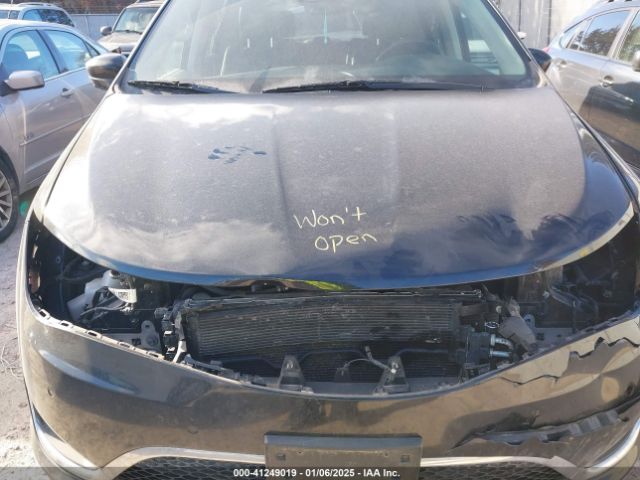 Photo 9 VIN: 2C4RC1EG5JR352606 - CHRYSLER PACIFICA 