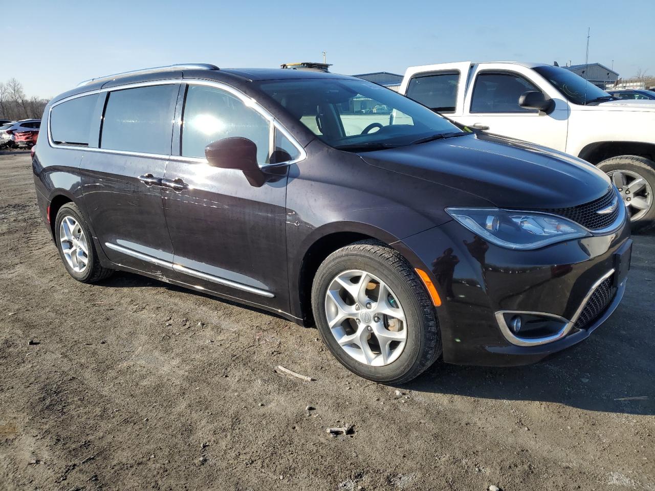 Photo 3 VIN: 2C4RC1EG6JR106244 - CHRYSLER PACIFICA 