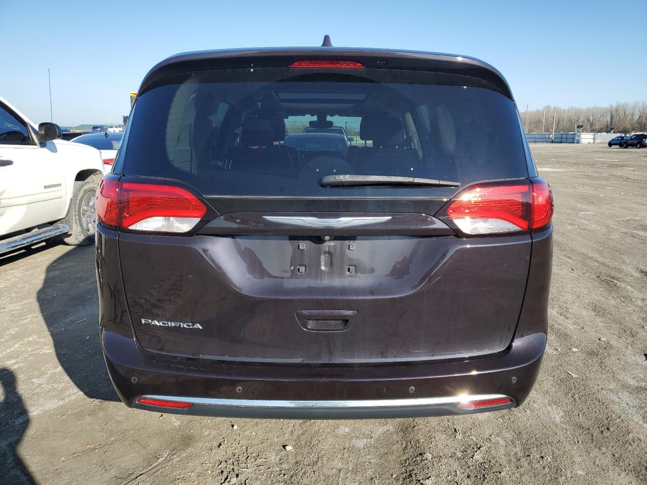 Photo 5 VIN: 2C4RC1EG6JR106244 - CHRYSLER PACIFICA 