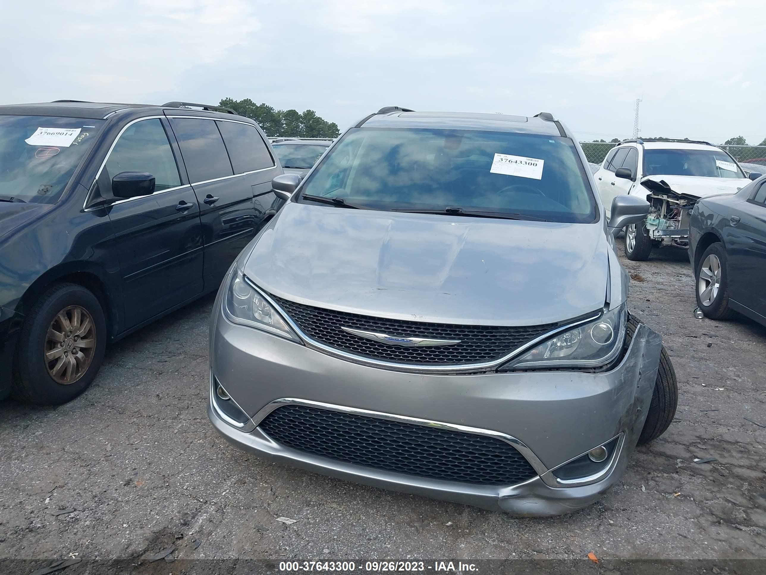 Photo 11 VIN: 2C4RC1EG6JR122864 - CHRYSLER PACIFICA 