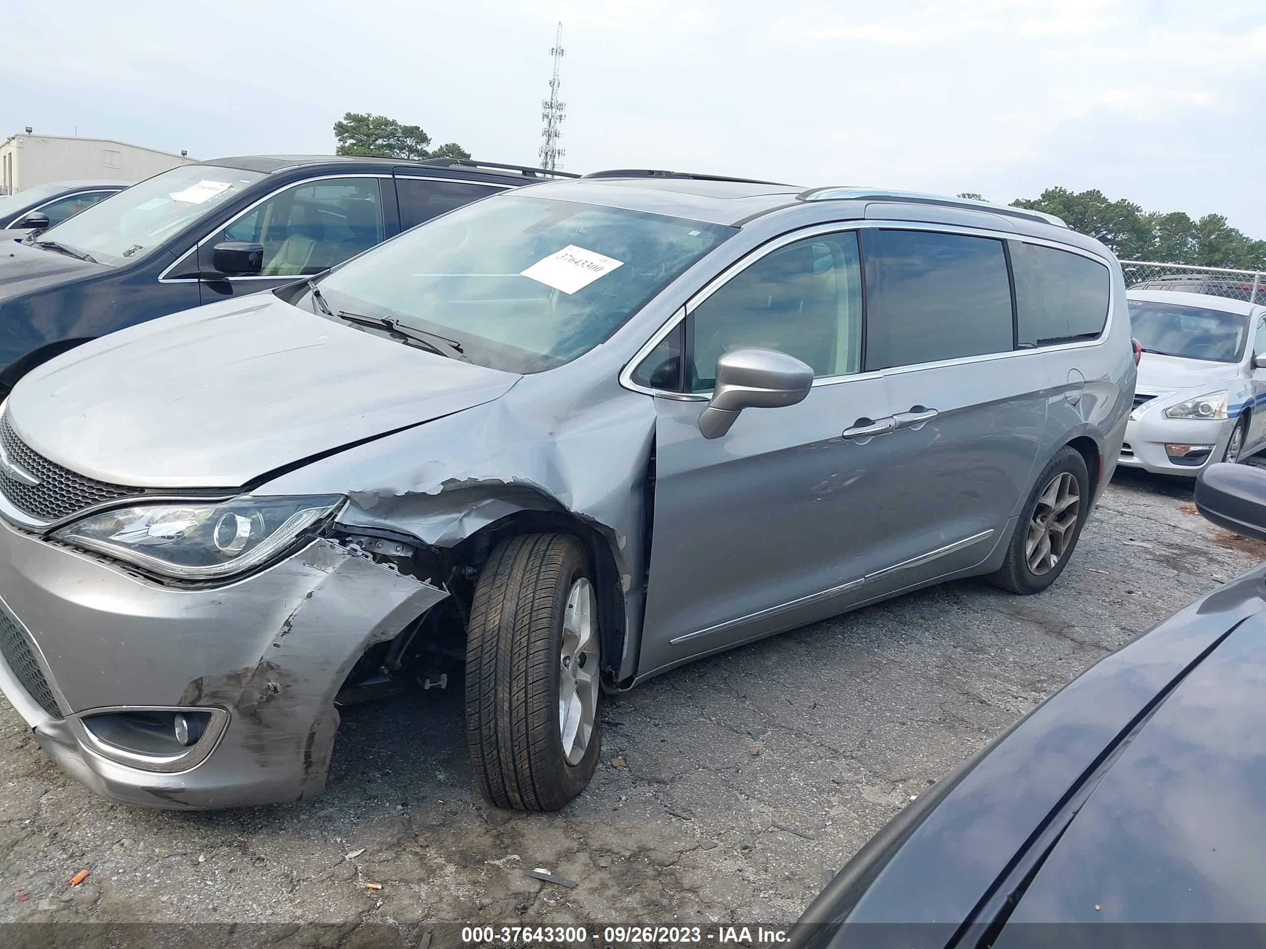 Photo 13 VIN: 2C4RC1EG6JR122864 - CHRYSLER PACIFICA 