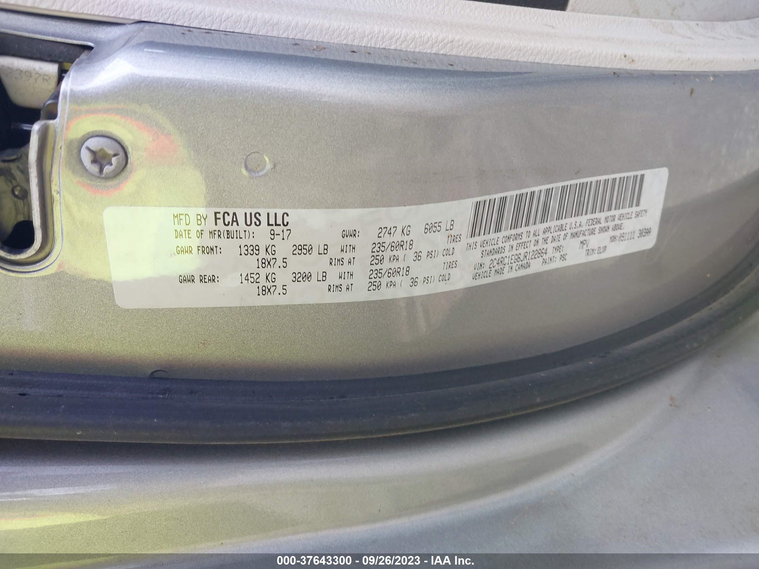 Photo 8 VIN: 2C4RC1EG6JR122864 - CHRYSLER PACIFICA 