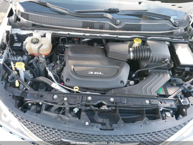 Photo 9 VIN: 2C4RC1EG7HR572615 - CHRYSLER PACIFICA 