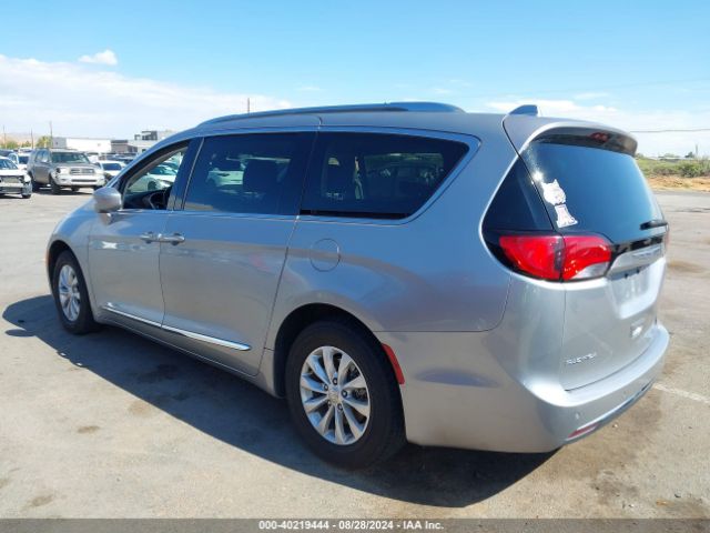 Photo 2 VIN: 2C4RC1EG7JR154223 - CHRYSLER PACIFICA 