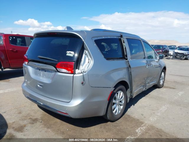 Photo 3 VIN: 2C4RC1EG7JR154223 - CHRYSLER PACIFICA 