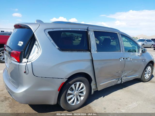 Photo 5 VIN: 2C4RC1EG7JR154223 - CHRYSLER PACIFICA 