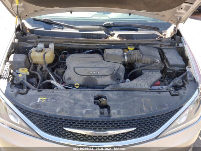 Photo 9 VIN: 2C4RC1EG7JR154223 - CHRYSLER PACIFICA 