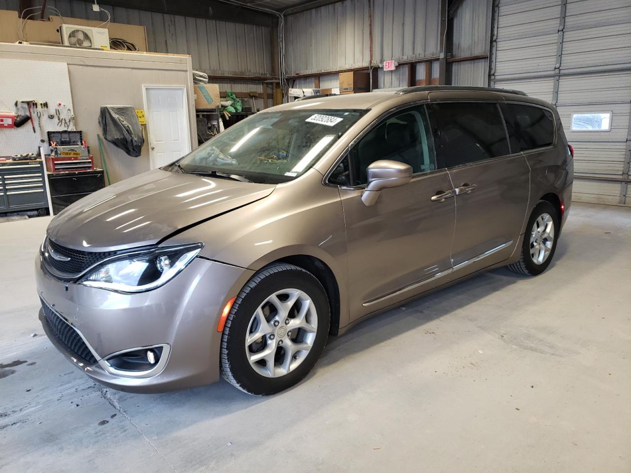 Photo 0 VIN: 2C4RC1EG8JR139584 - CHRYSLER PACIFICA 