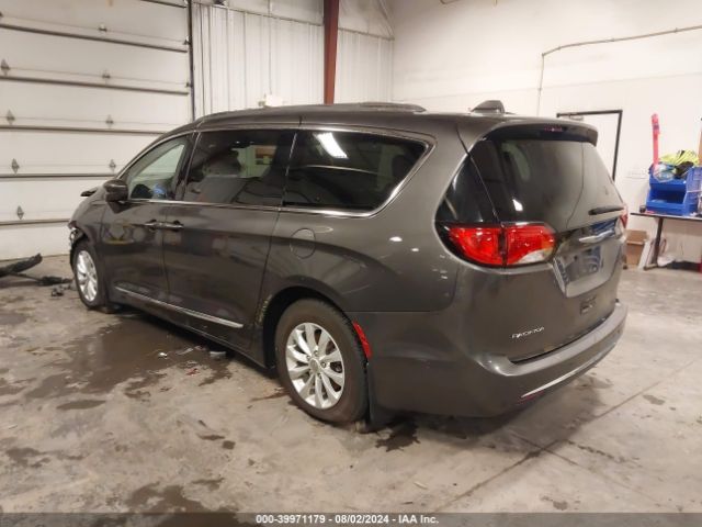 Photo 2 VIN: 2C4RC1EG8JR156918 - CHRYSLER PACIFICA 