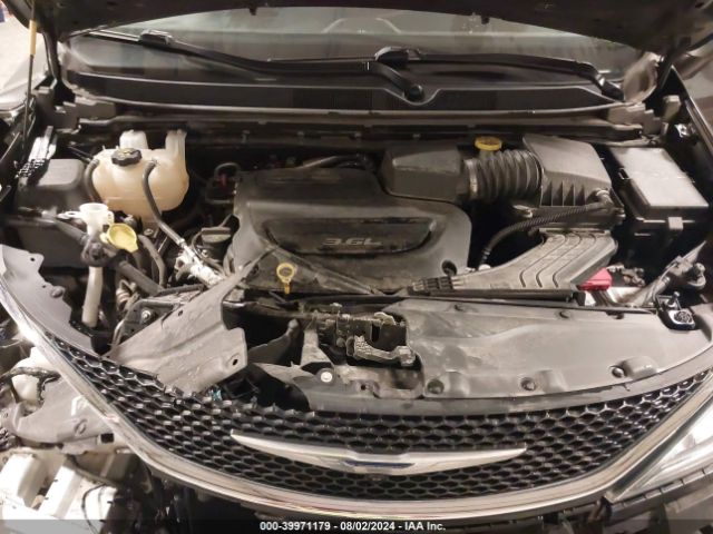 Photo 9 VIN: 2C4RC1EG8JR156918 - CHRYSLER PACIFICA 