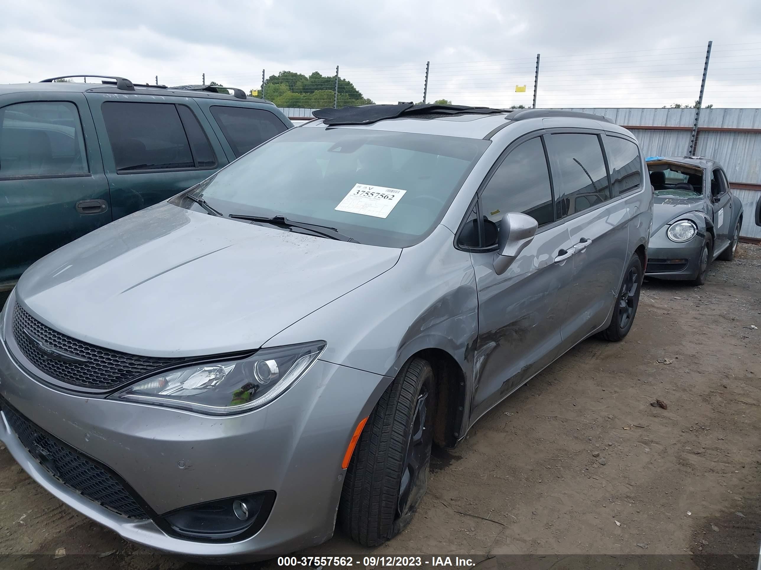 Photo 1 VIN: 2C4RC1EG8LR240742 - CHRYSLER PACIFICA 