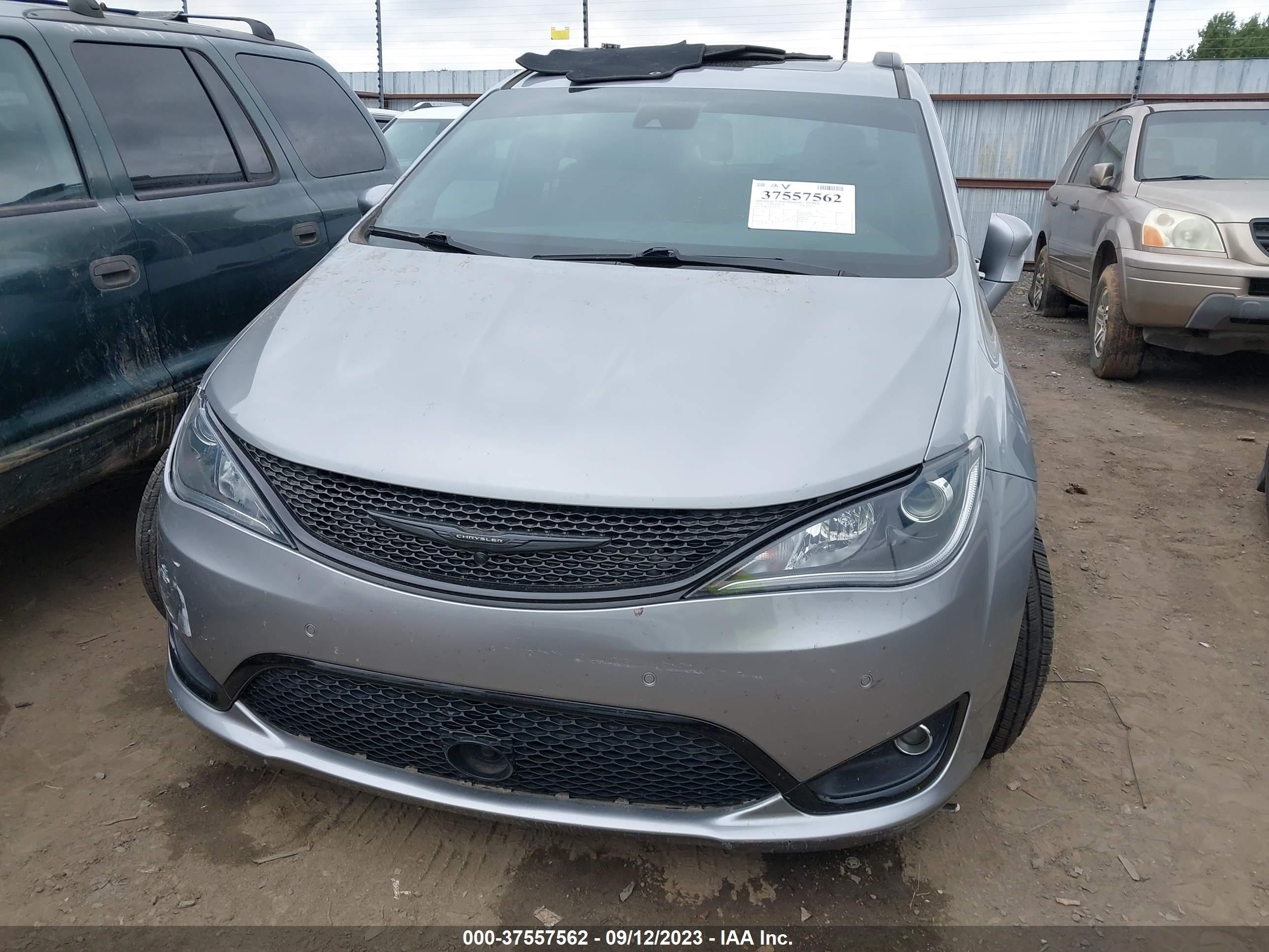 Photo 11 VIN: 2C4RC1EG8LR240742 - CHRYSLER PACIFICA 