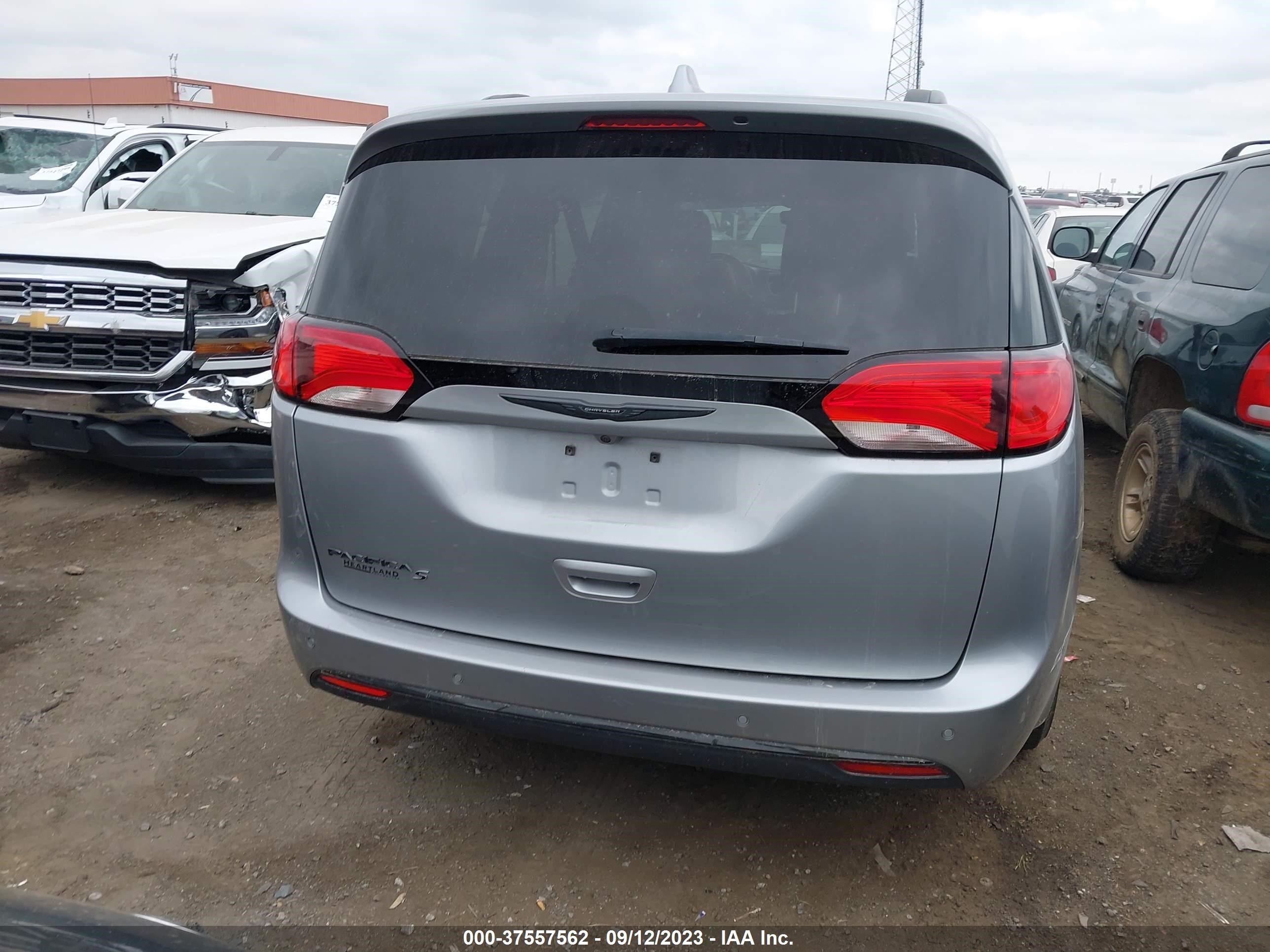 Photo 15 VIN: 2C4RC1EG8LR240742 - CHRYSLER PACIFICA 