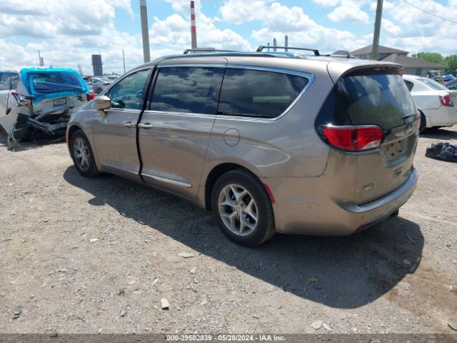 Photo 2 VIN: 2C4RC1EG9JR112670 - CHRYSLER PACIFICA 