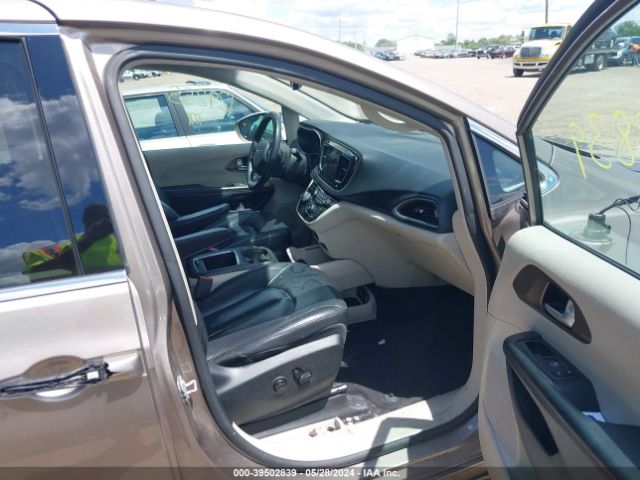 Photo 4 VIN: 2C4RC1EG9JR112670 - CHRYSLER PACIFICA 