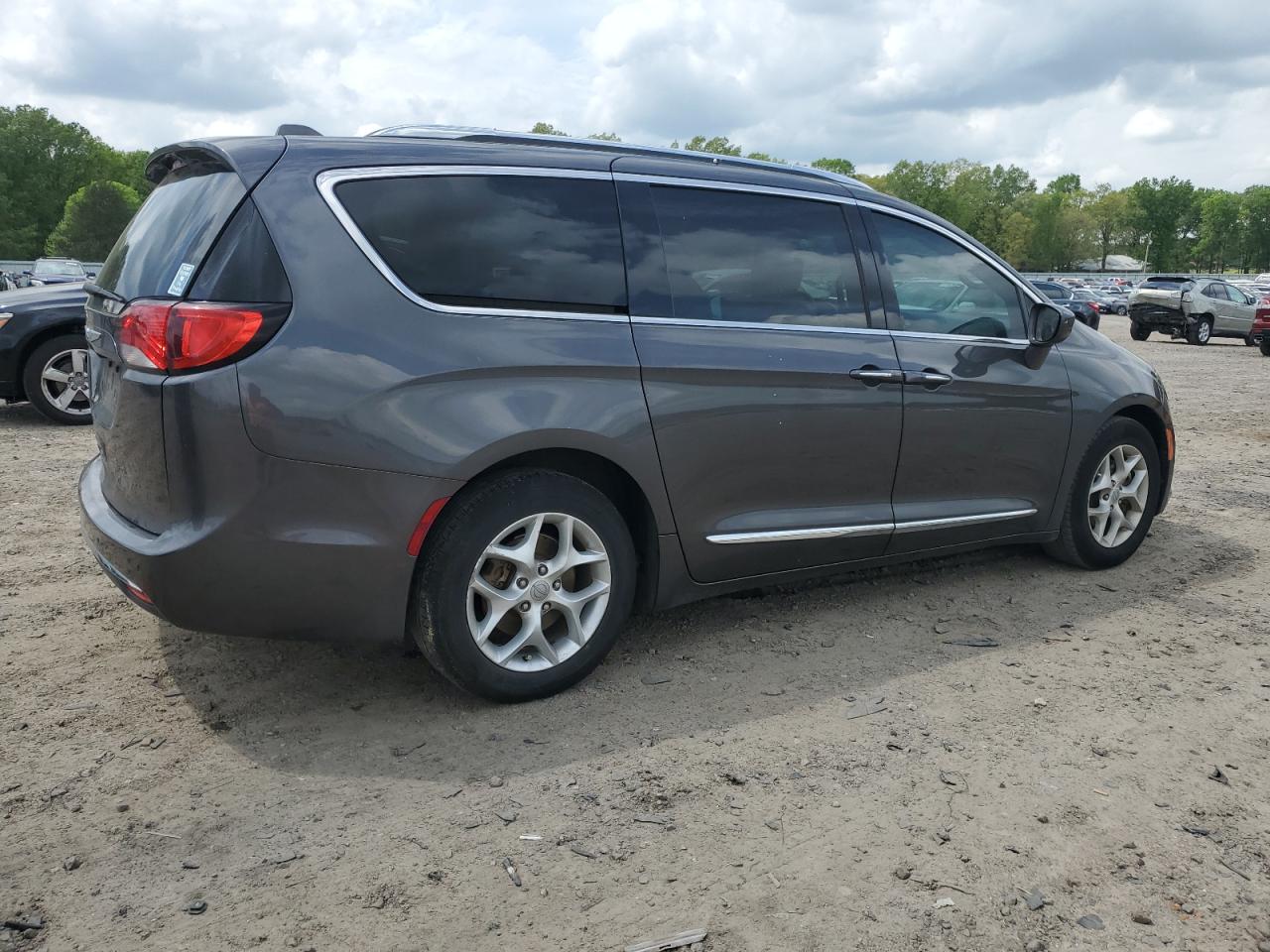 Photo 2 VIN: 2C4RC1EGXHR578053 - CHRYSLER PACIFICA 